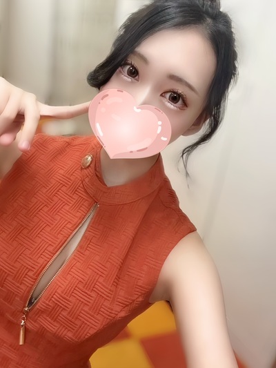 りな【依存注意♡吸い付く白肌】さんの写真