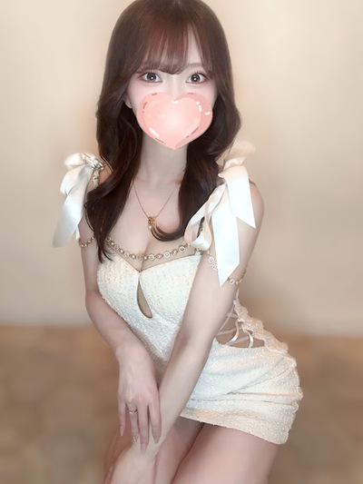よしの【理想の神シルエット♡至高の白肌】さんの写真