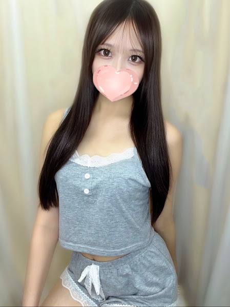 ゆに【可愛さと綺麗さ♡欲張り癒し美女】さんの写真