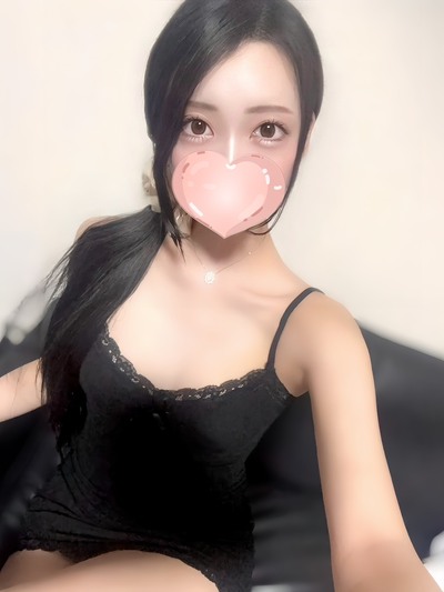 りな【依存注意♡吸い付く白肌】さんの写真