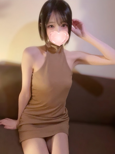 なお【理想の神シルエット♡至高の白肌】さんの写真