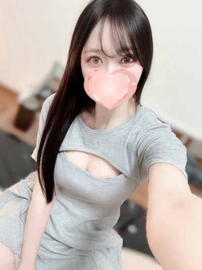 えみり【吸い付く白肌♡マシュマロ美BODY】さんの写真