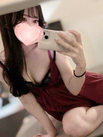 えみり【吸い付く白肌♡マシュマロ美BODY】さんの写真